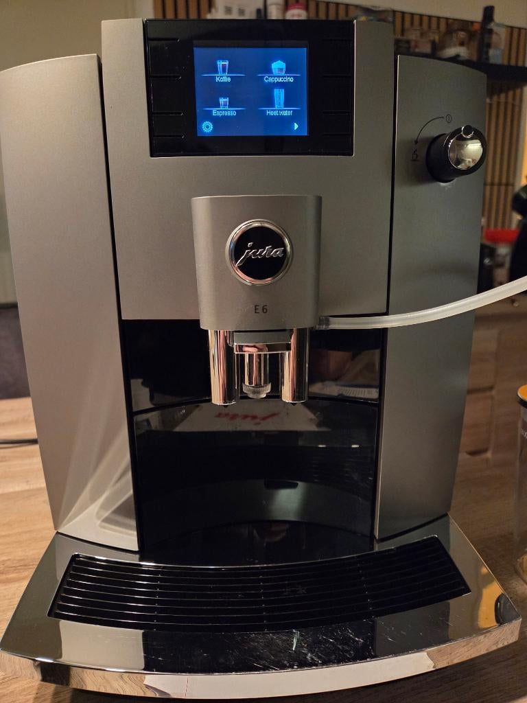Jura E6 (EC) Dark Inox | 2022 | 6250 Bereidingen |Top Staat!, Witgoed en Apparatuur, Koffiezetapparaten, Afneembaar waterreservoir