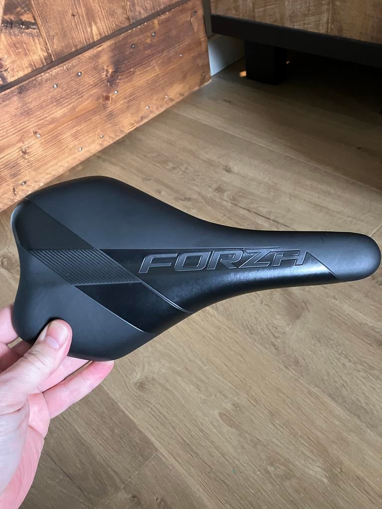 Forza racefiets zadel - Comfortabel en lichtgewicht, Fietsen en Brommers, Ophalen of Verzenden, Zo goed als nieuw, Zadel