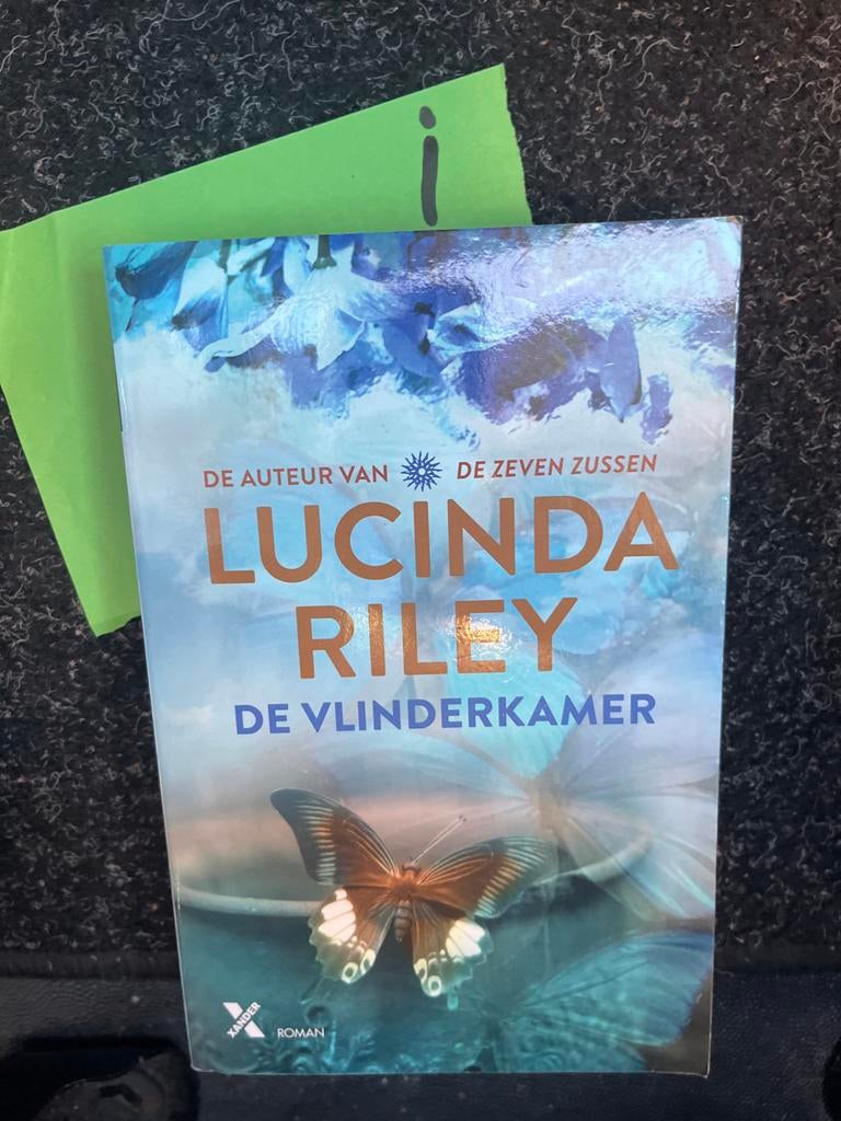 De Vlinderkamer - Lucinda Riley (De Zeven Zussen), Ophalen of Verzenden, Zo goed als nieuw, Nederland