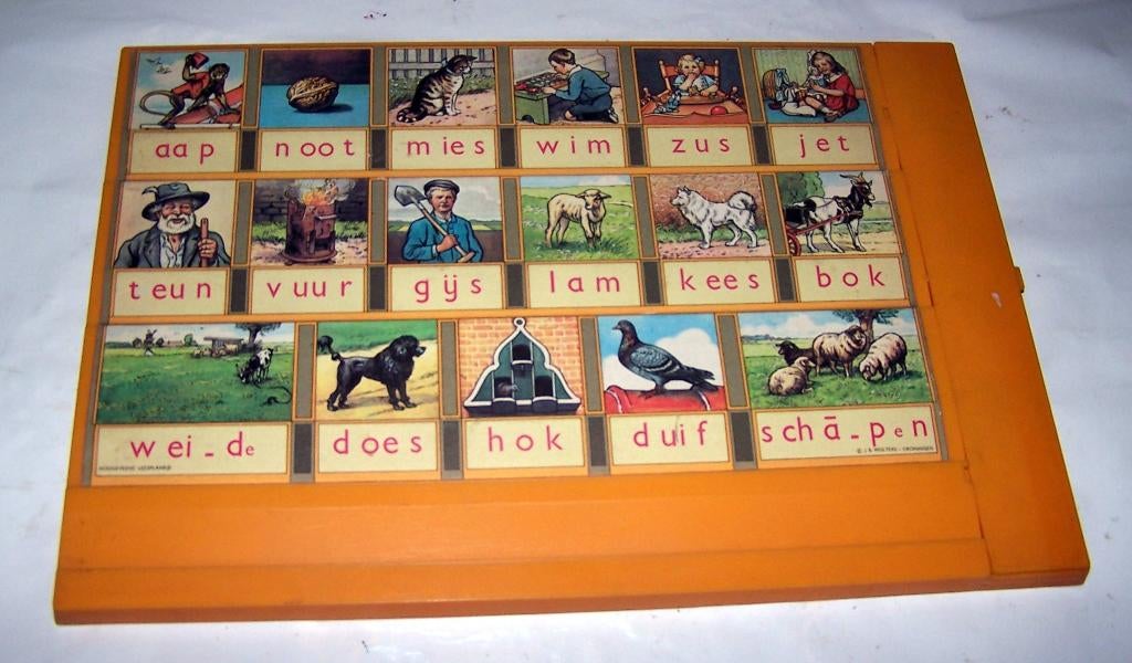 Aap-noot-mies leesplankje met alle letters. Nieuwstaat., Antiek en Kunst, Ophalen of Verzenden
