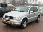 Mercedes-Benz M-klasse 320 Airco! BENZINE! Automaat!, Gebruikt, 138 €/maand, 2020 kg, Bedrijf