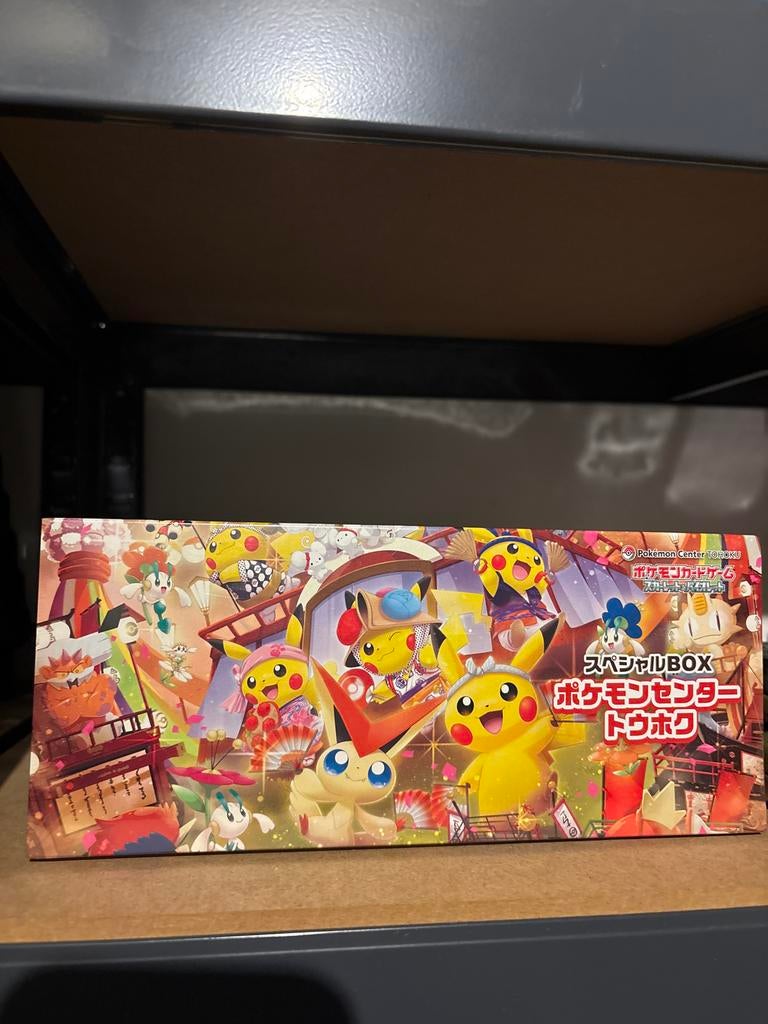 Pokemon center Pikachu tohoku Box, Hobby en Vrije tijd, Verzamelkaartspellen | Pokémon, Ophalen, Nieuw, Boosterbox