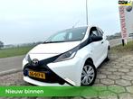 Toyota Aygo 1.0 VVT-i x-fun NAP 5D AIRCO XENON/LED BLUETOOTH, Auto's, Start-stop-systeem, Euro 6, 4 stoelen, Wit
