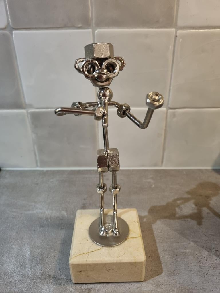 Schroevenmannetje met microfoon metalen beeldje, Ophalen of Verzenden, Dier