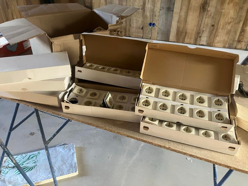 80Losse Berker stopcontacten, Doe-het-zelf en Verbouw, Ophalen of Verzenden, Zo goed als nieuw, Stopcontact