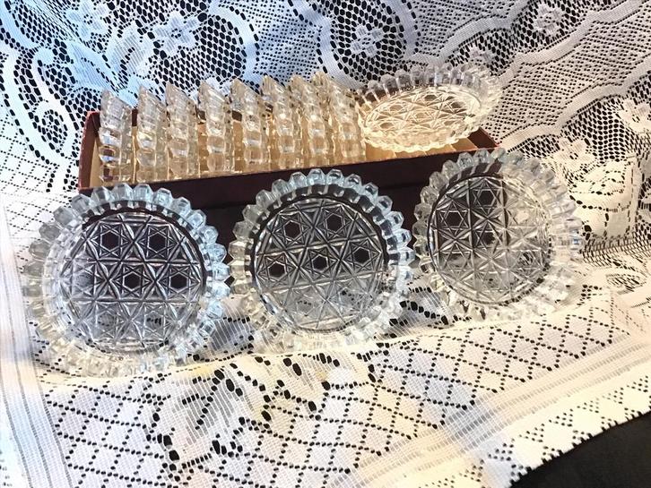 12 Kristallen onderzetters in originele doos, Verzamelen, Porselein, Kristal en Bestek, Ophalen of Verzenden