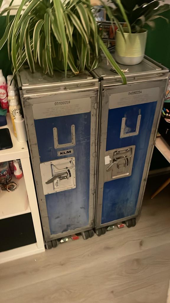 2 KLM 'half' formaat trolleys - Unieke opbergers, Ophalen, Gebruikt