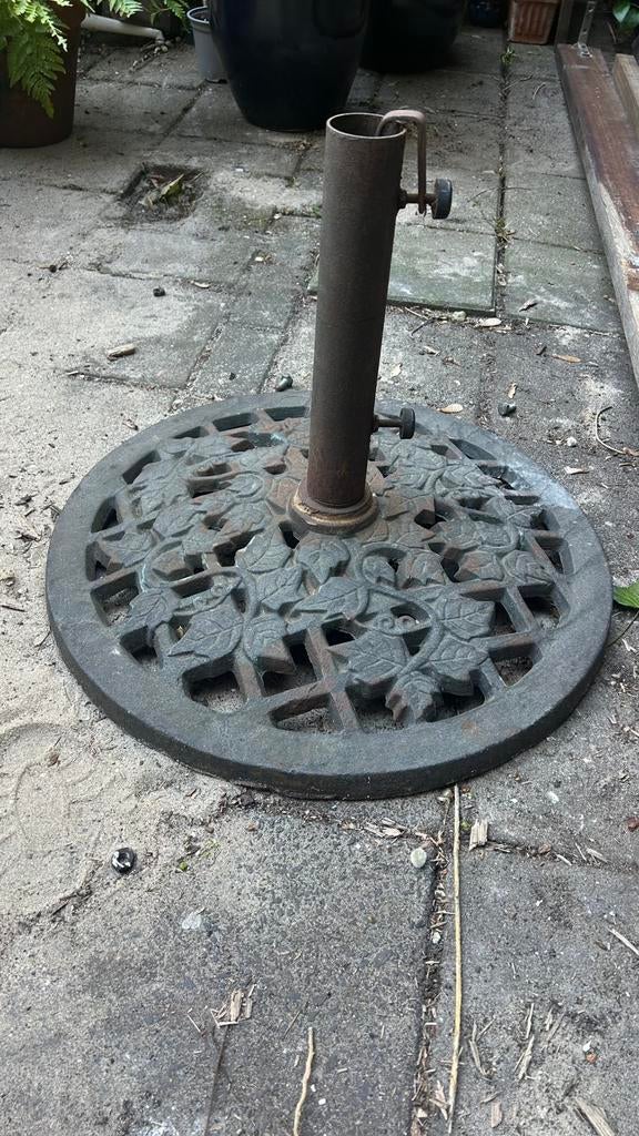 Gietijzeren parasolvoet, Ophalen, Zo goed als nieuw, Minder dan 1 meter, Parasolvoet