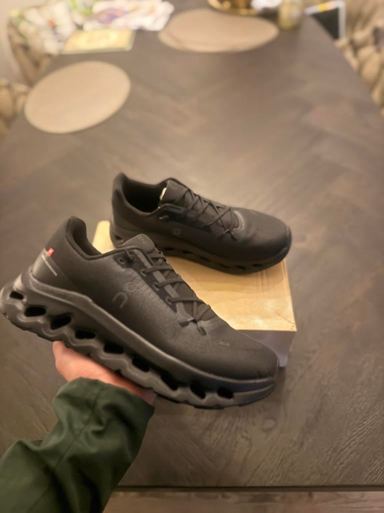 On cloud, Sport en Fitness, Honkbal en Softbal, Ophalen of Verzenden, Nieuw, Schoenen