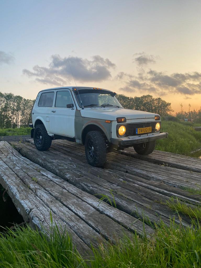 Lada Niva 1.7 I 4WD 2003 Wit, Auto's, Lada, Stof, Niva, Zwart, Wit