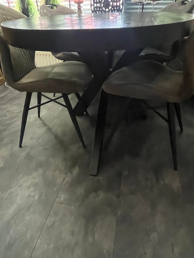 Ovale zwarte eettafel 180x100 met metalen spinpoot, Huis en Inrichting, Tafels | Eettafels, Ophalen, Gebruikt, 100 tot 150 cm