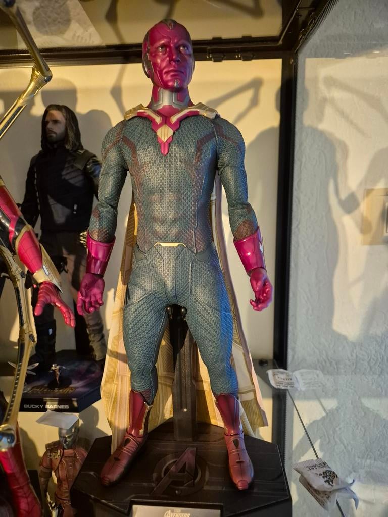 Vision 1/6 scale figure Hot Toys, Verzamelen, Poppetjes en Figuurtjes, Ophalen of Verzenden