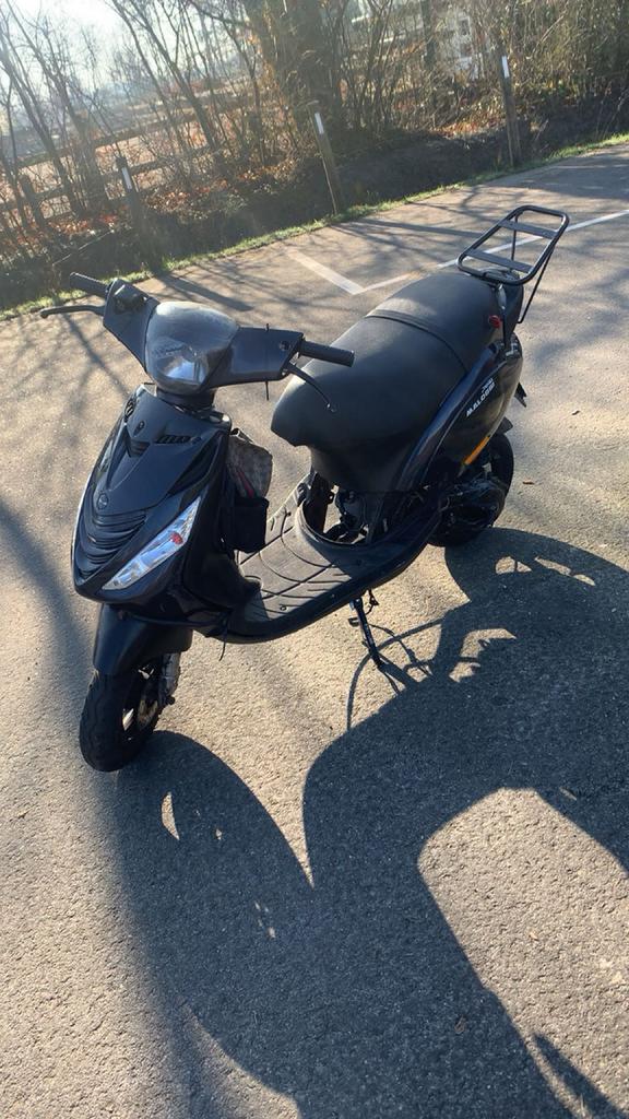 Piaggio zip 2t brom met wok  moet weg, Fietsen en Brommers, Scooters | Piaggio, Ophalen, Zo goed als nieuw, Tweetakt, Zip