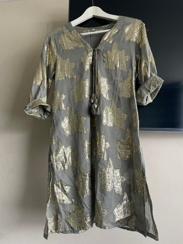 Jurk licht legergroen met gouden bloemen, Gedragen, Boven de knie, Groen, Ophalen