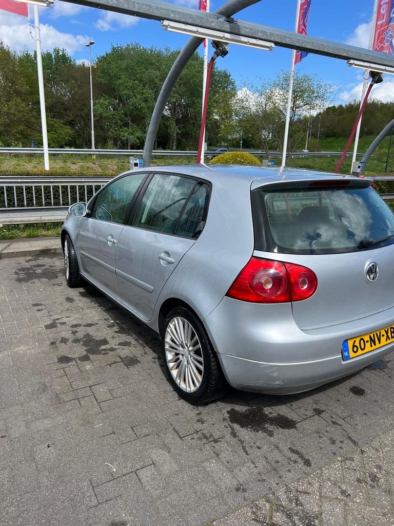 Volkswagen Golf 1.6 16V FSI 85KW 5D 2004 Grijs, Auto's, Volkswagen, Voorwielaandrijving, 4 cilinders, 620 kg, Origineel Nederlands