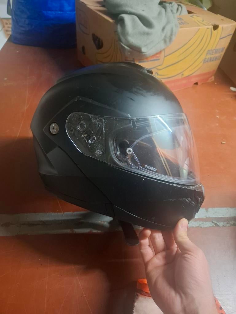 Zwarte motorhelm met wat schade, Motoren, Kleding | Motorhelmen, Ophalen of Verzenden