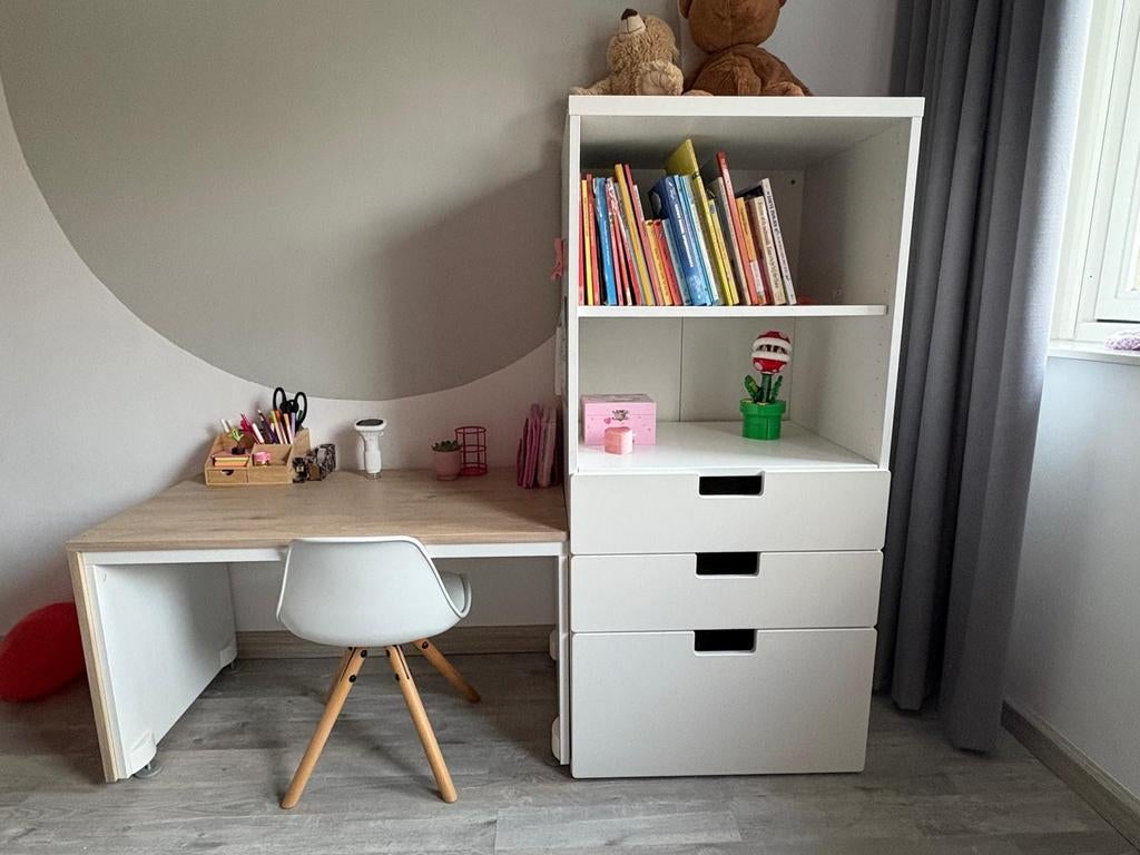 Ikea bureau gepimpt, Ikea kast en stoeltje, Kinderen en Baby's, Kinderkamer | Tafels en Stoelen, Ophalen, Tafel(s) en Stoel(en)