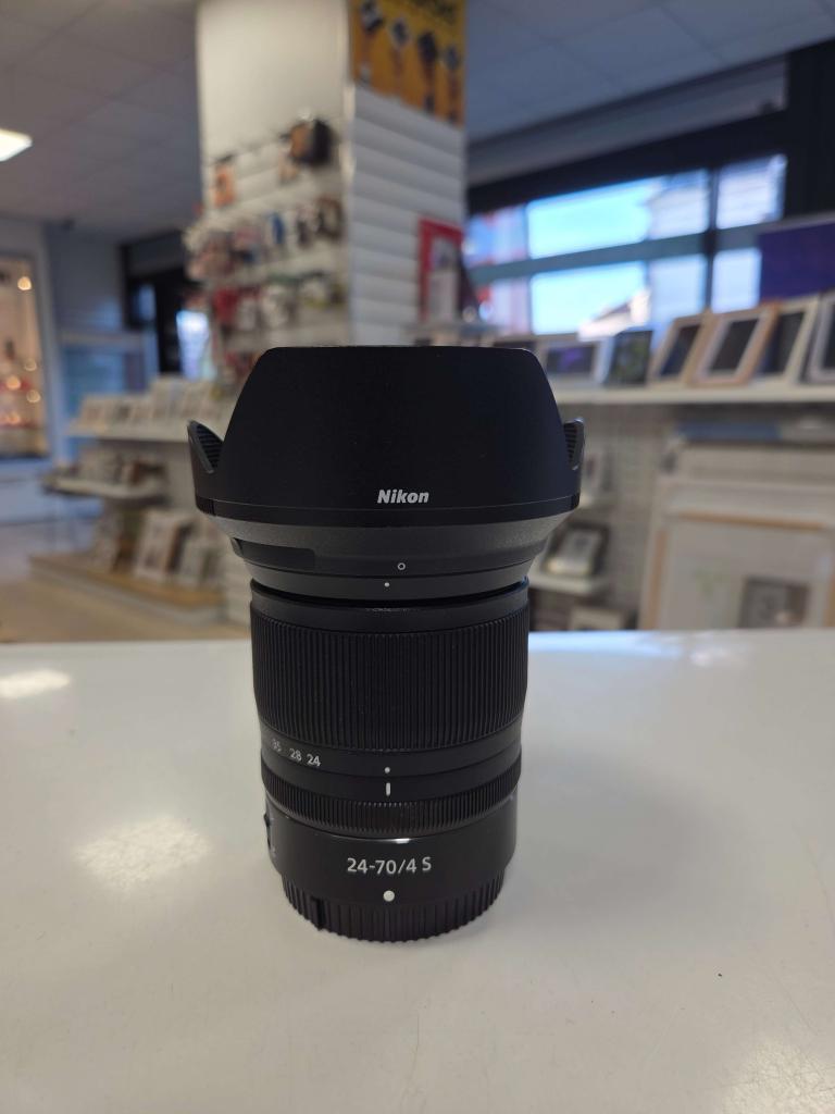 Nikon Z 24-70 f/4 (Heerenveen), Foto-Groep, Luttekepoortstraat 26 3841 AX Harderwijk, Ophalen of Verzenden, Standaardlens