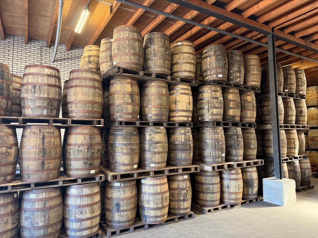 De echte groothandel in Whisky vaten/ regentonnen/bloembak, 150 liter of meer, Ophalen, Zo goed als nieuw, Hout