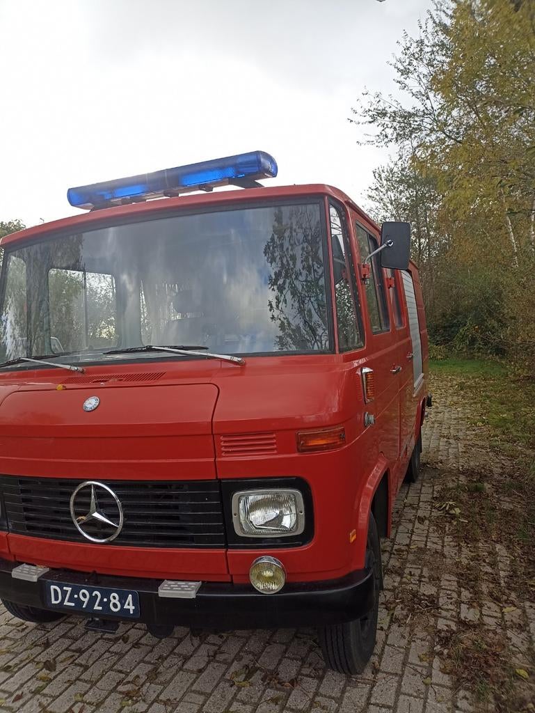 Unieke brandweerauto camper - wegenbelastingvrij!, Caravans en Kamperen, Campers, Buscamper of Camperbus, Tot en met 2, Handgeschakeld