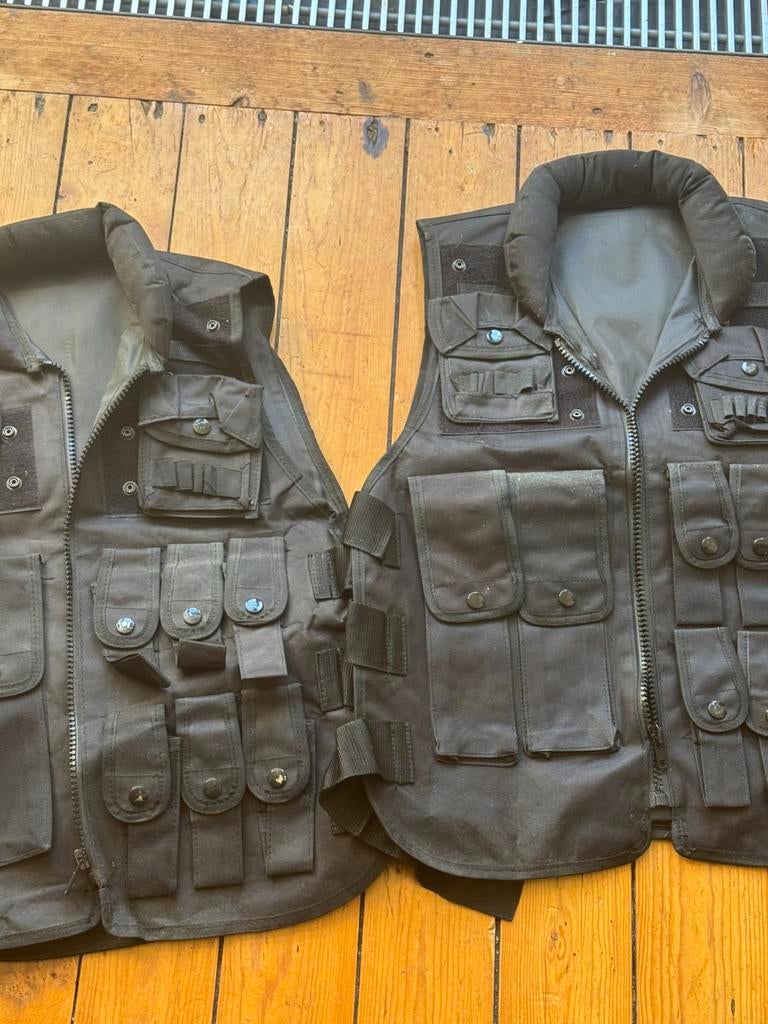 2 beschermende vesten maat kleine xl airsoft, Kleding | Heren, Bodywarmers, Ophalen of Verzenden, Zo goed als nieuw, Maat 56/58 (XL)