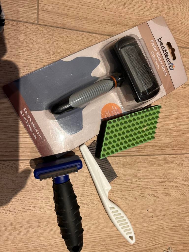 Honden borstels, Dieren en Toebehoren, Honden-accessoires, Ophalen of Verzenden, Zo goed als nieuw