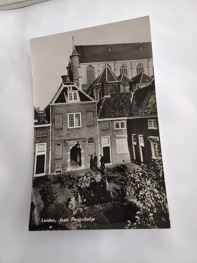 LEIDEN. JEAN PESIJNHOFJE, Verzamelen, Ansichtkaarten | Nederland, Ophalen of Verzenden, Voor 1920, Zuid-Holland