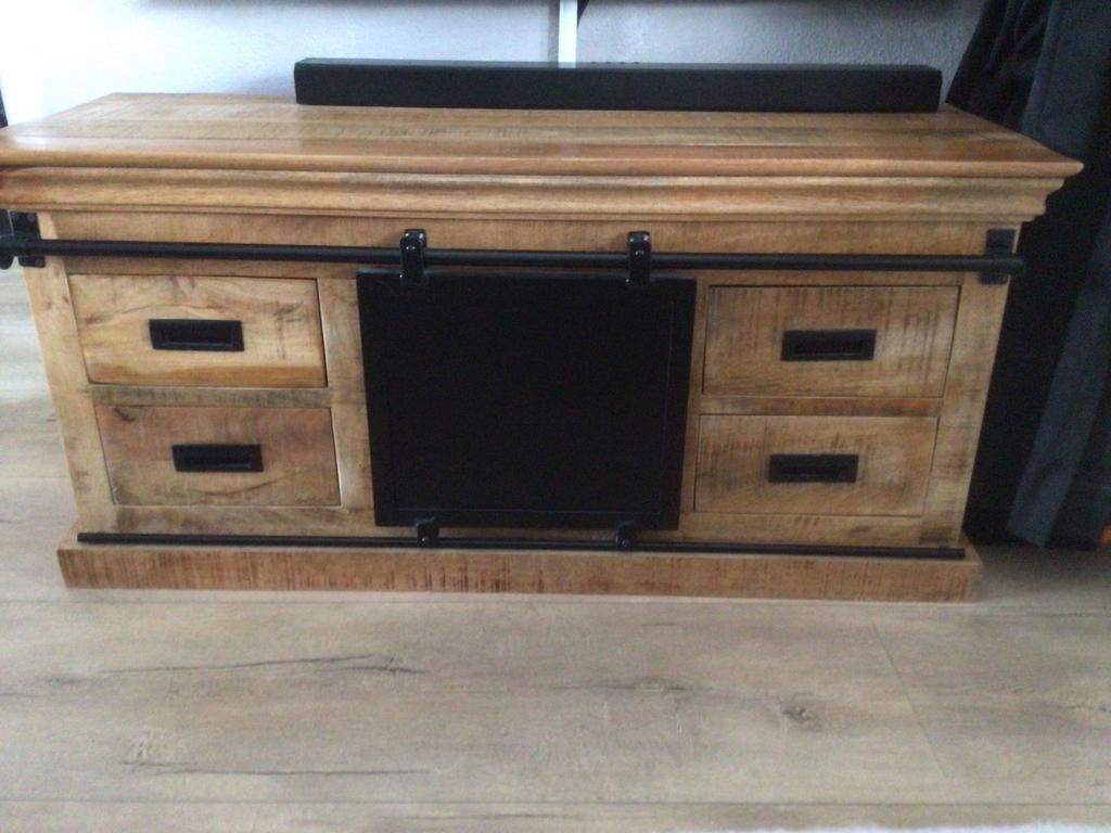 Stoere mangohouten tv-kast met schuifdeur en lades, 100 tot 150 cm, Ophalen of Verzenden, Zo goed als nieuw, Minder dan 100 cm