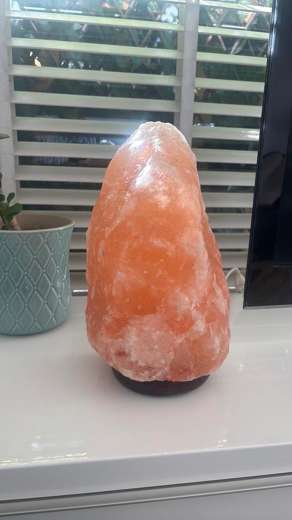 Himalayian Salt Lamp including lamp, Ophalen
