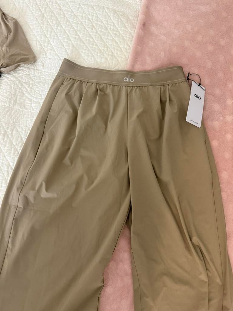 Alo set, Kleding | Dames, Sportkleding, Maat 38/40 (M), Verzenden, Beige, Overige typen