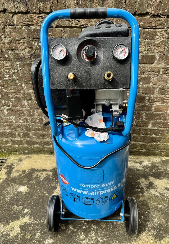 Airpress Staande Compressor 8 bar / 50 L, Doe-het-zelf en Verbouw, Compressors, Ophalen, 6 tot 10 bar, Nieuw, 25 tot 100 liter