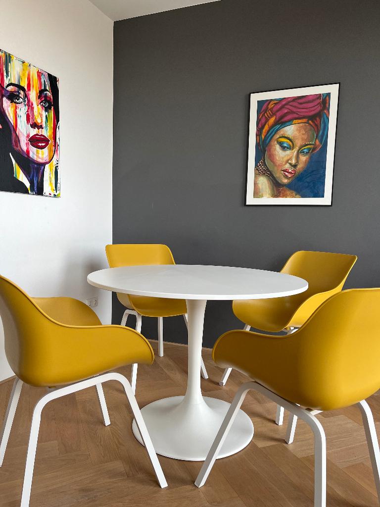 Eettafel rond met stoelen IKEA, Huis en Inrichting, Tafels | Eettafels, Zo goed als nieuw, 100 tot 150 cm, 100 tot 150 cm, Vier personen