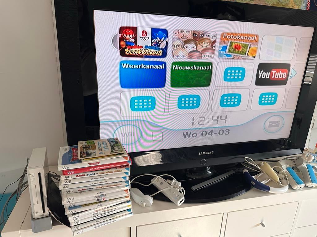 Nintendo Wii met 17spellen & accessoires Super Mario sports, Spelcomputers en Games, Games | Nintendo Wii, Gebruikt, Overige genres