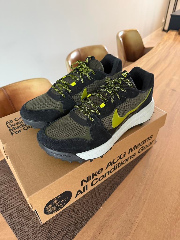 Nike ACG lowcate cargo khaki 43 / 9.5, Nieuw, Ophalen of Verzenden, Sportschoenen, Zwart