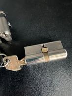 Set gelijk sluitende sloten: 1 cilinder en 4 halve cilinders, Ophalen of Verzenden, Gebruikt, Overige materialen, Slot