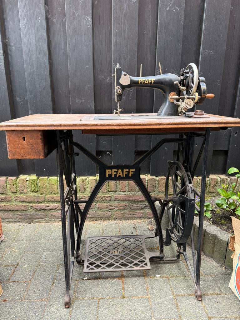 Antieke pfaff naaimachine, Antiek en Kunst, Ophalen
