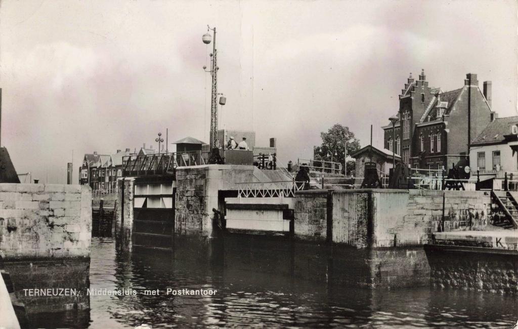 Terneuzen Middensluis met Postkantoor B3298, Ophalen, 1960 tot 1980, Gelopen, Zeeland