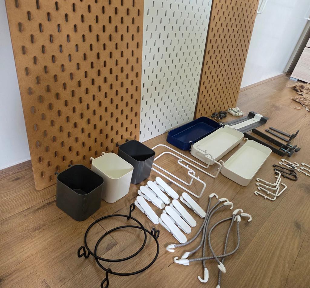 3x IKEA SKÅDIS ophangbord + accessoires, Ophalen of Verzenden, Gebruikt