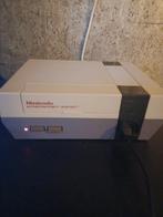Nintendo NES Classic Console met 2 controllers, Ophalen of Verzenden, Zo goed als nieuw, Met 2 controllers, Met zapper/pistool