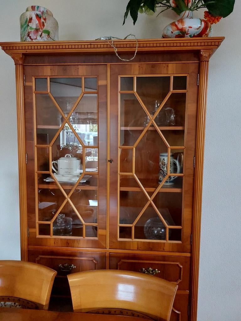 Sierlijke Taxus Servieskast - 190x103 cm, Ophalen, 25 tot 50 cm, 100 tot 150 cm, 150 tot 200 cm