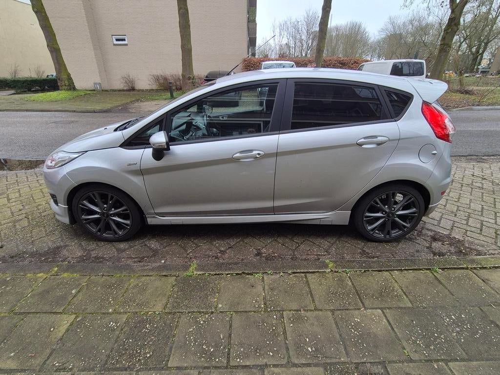 Ford Fiësta 1.0 Ecoboost 100pk 5dr 2017 Grijs, Voorwielaandrijving, Stof, Zwart, Parkeersensor