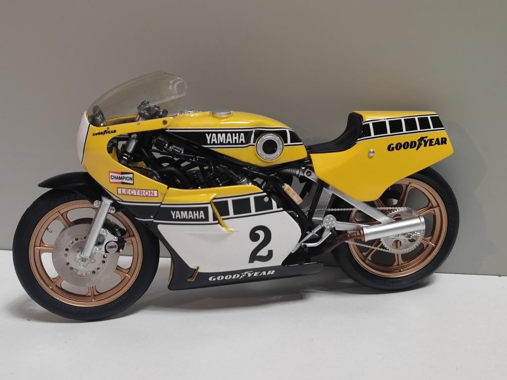 Yamaha YZR-750 (0W31) Kenny Roberts (schaal 1/12), Verzenden, Gebruikt, 1:9 t/m 1:12, Motor