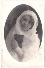 Foto - Communie Religie Kind Meisje - Fotograaf onleesbaar, Gebruikt, Foto, Ophalen of Verzenden, Voor 1940