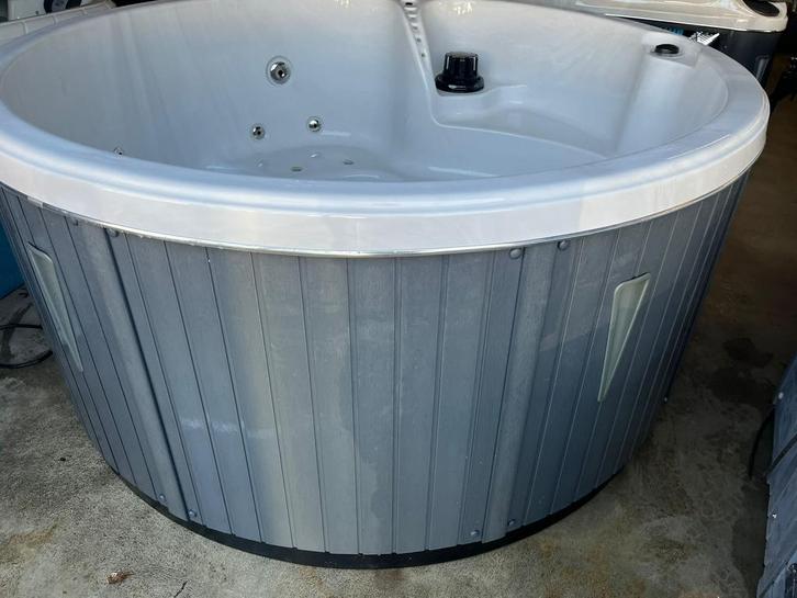 Bijna nieuwe 5 pers. Spa Natural incl. Plaatsing & Garantie, Tuin en Terras, Bubbelbaden en Hottubs, Zo goed als nieuw, Filter