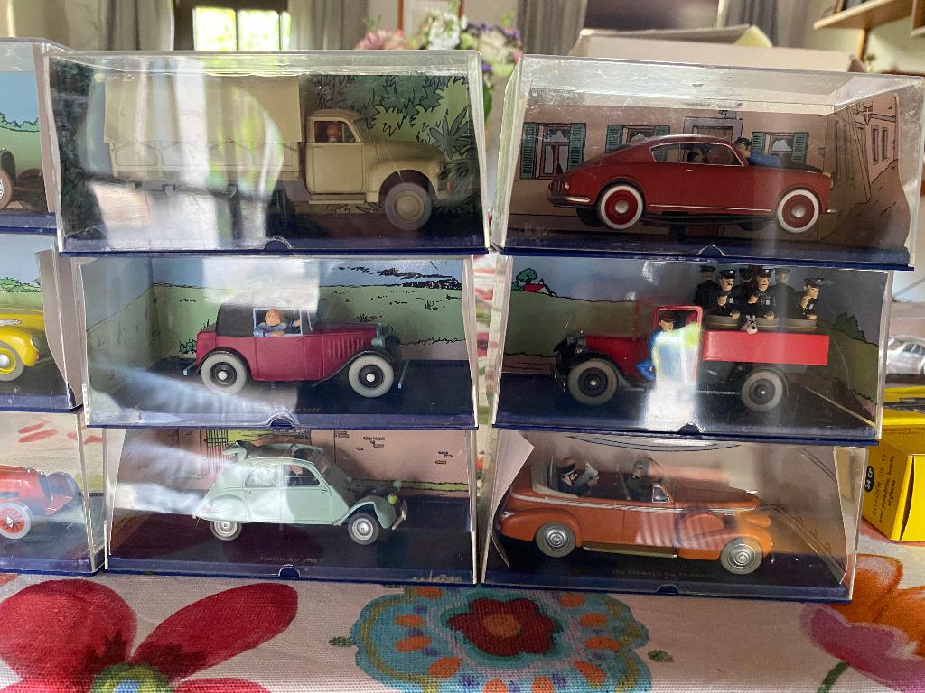 12 miniatuur auto's Kuifje  Hergé Moulinsart, Verzamelen, Stripfiguren, Ophalen, Kuifje, Zo goed als nieuw, Beeldje of Figuurtje
