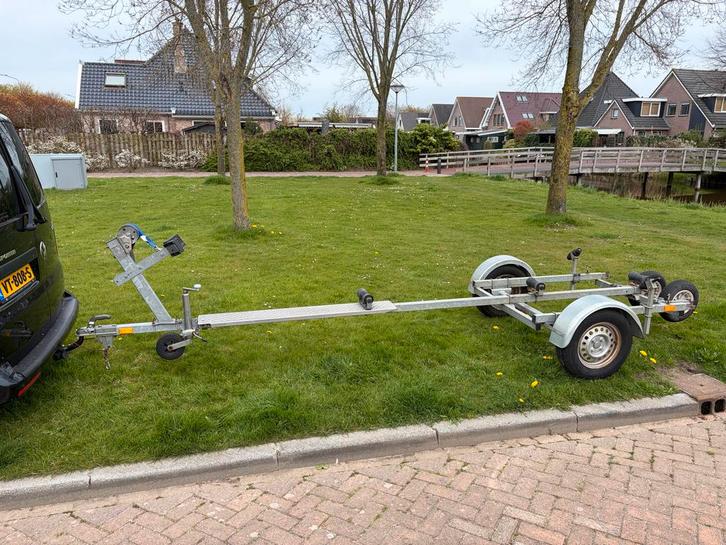 Boottrailer Knott 750 kg met nieuwe banden, Watersport en Boten, Boottrailers, Gebruikt, Overige typen, Minder dan 1500 kg, Minder dan 6 meter