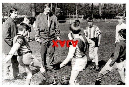 AJAX training met Johan Cruijff en Tonnie Pronk, Verzenden, Gebruikt, Ajax, Poster, Plaatje of Sticker