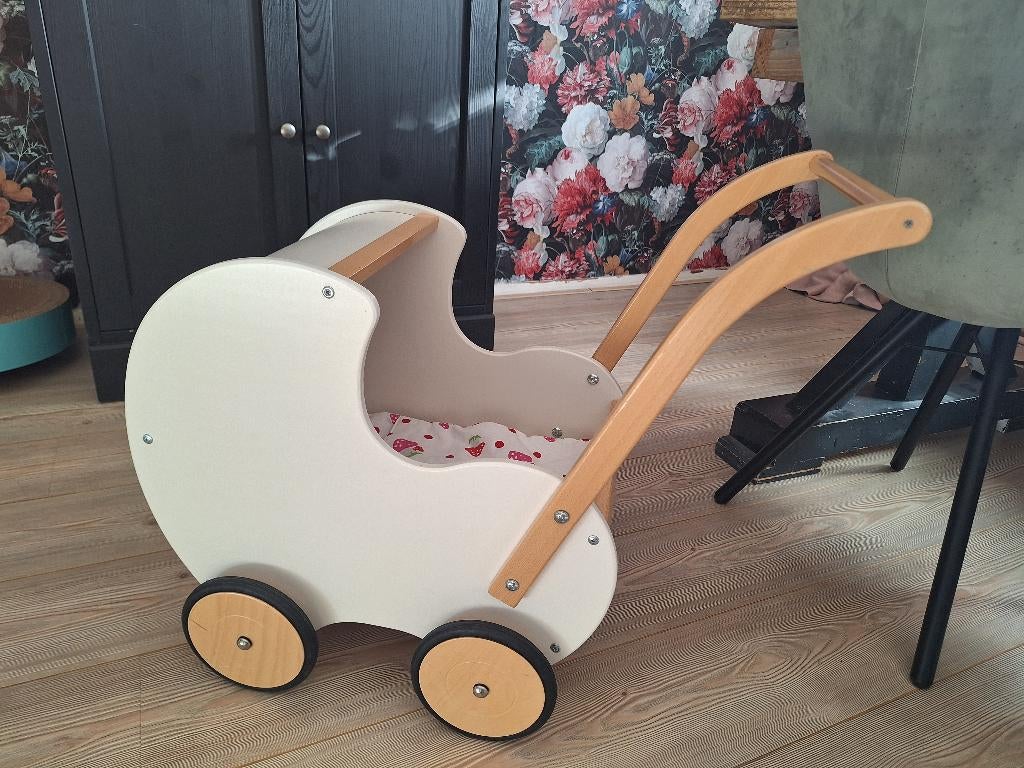 Houten poppenwagen wit met dekentje NIEUW, Kinderen en Baby's, Speelgoed | Houten speelgoed, Ophalen, Zo goed als nieuw, Duw- of Trekspeelgoed