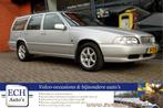 Volvo V70 2.5 144 pk, Lage km-stand! Airco, Trekhaak, Auto's, Voorwielaandrijving, Zwart, Leder en Stof, Volvo