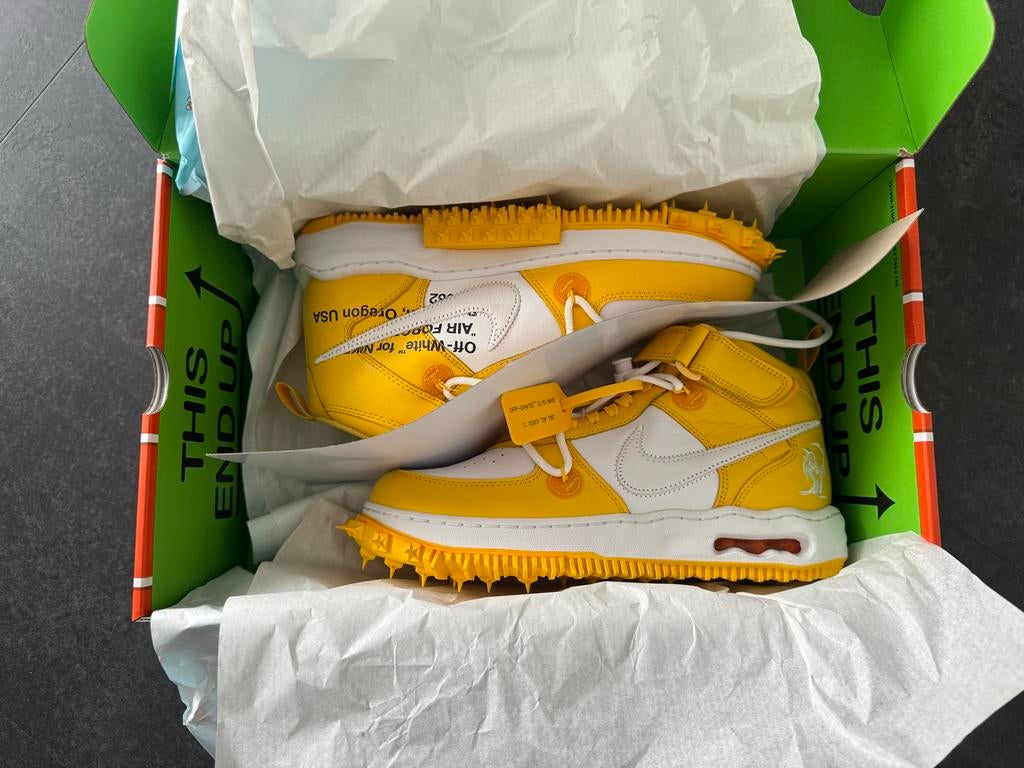 Nike Air Force 1 Mid SP x Off-White 'Varsity Maize', Ophalen of Verzenden, Nieuw, Overige kleuren, Sneakers of Gympen